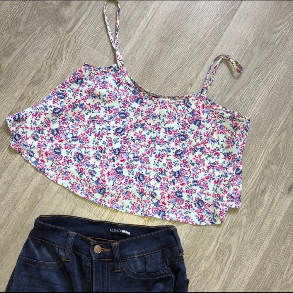 Pretty floral crop top